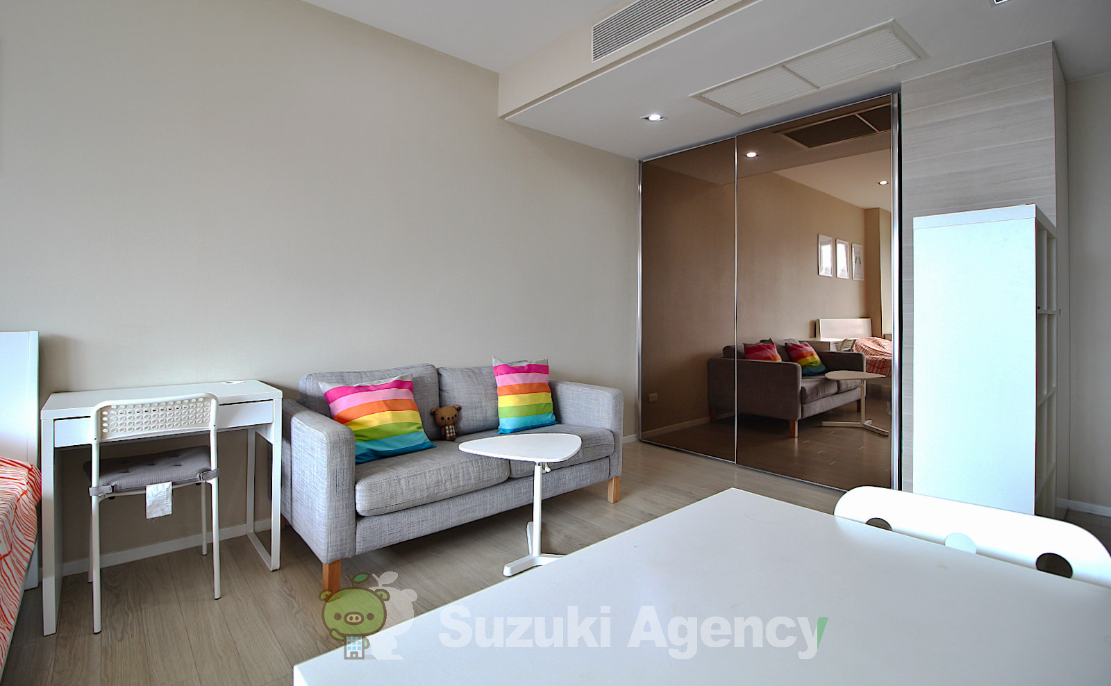 The Room Sukhumvit 21 の写真