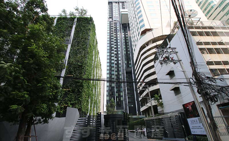 Edge Sukhumvit 23 の外観