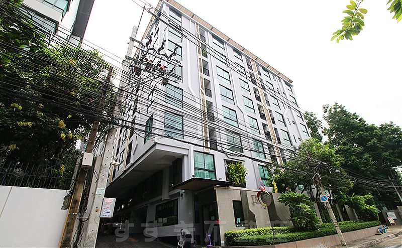 Zenith Place Sukhumvit 42 の外観