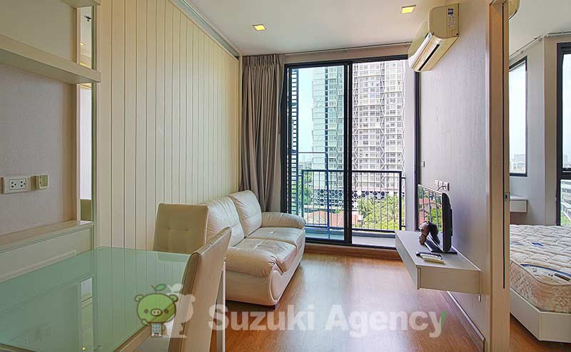 Q House Sukhumvit 79 の外観