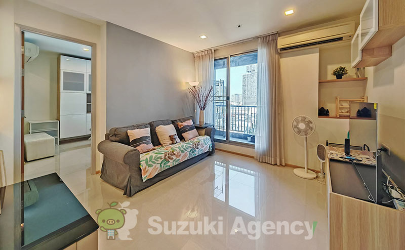 Rhythm Sukhumvit 50 の外観