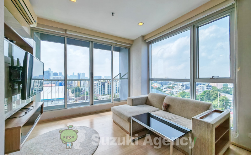 Rhythm Sukhumvit 50 の外観