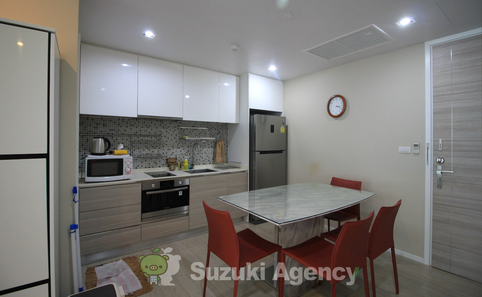 The Room Sukhumvit 21 の写真