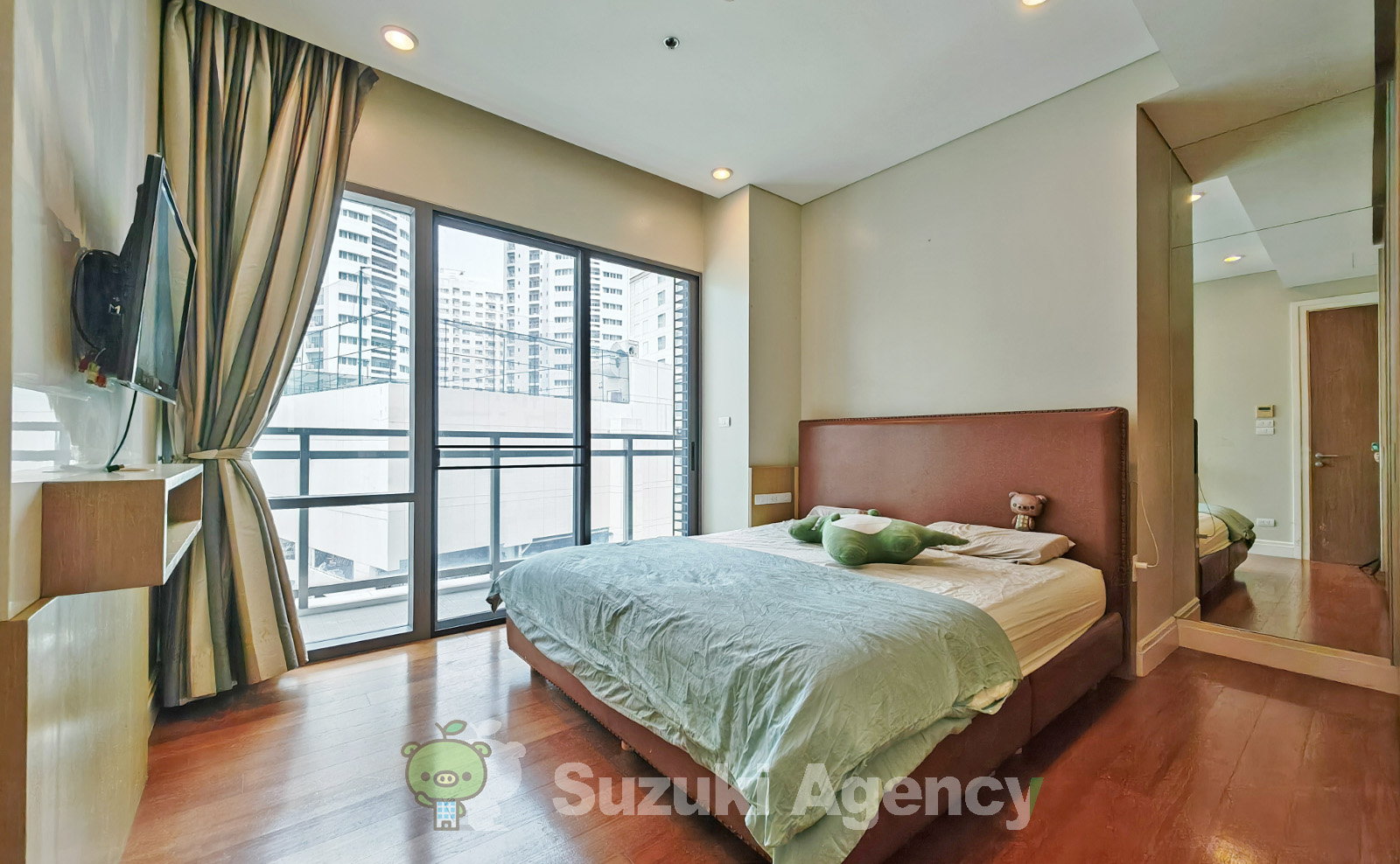 Bright Sukhumvit 24 の写真