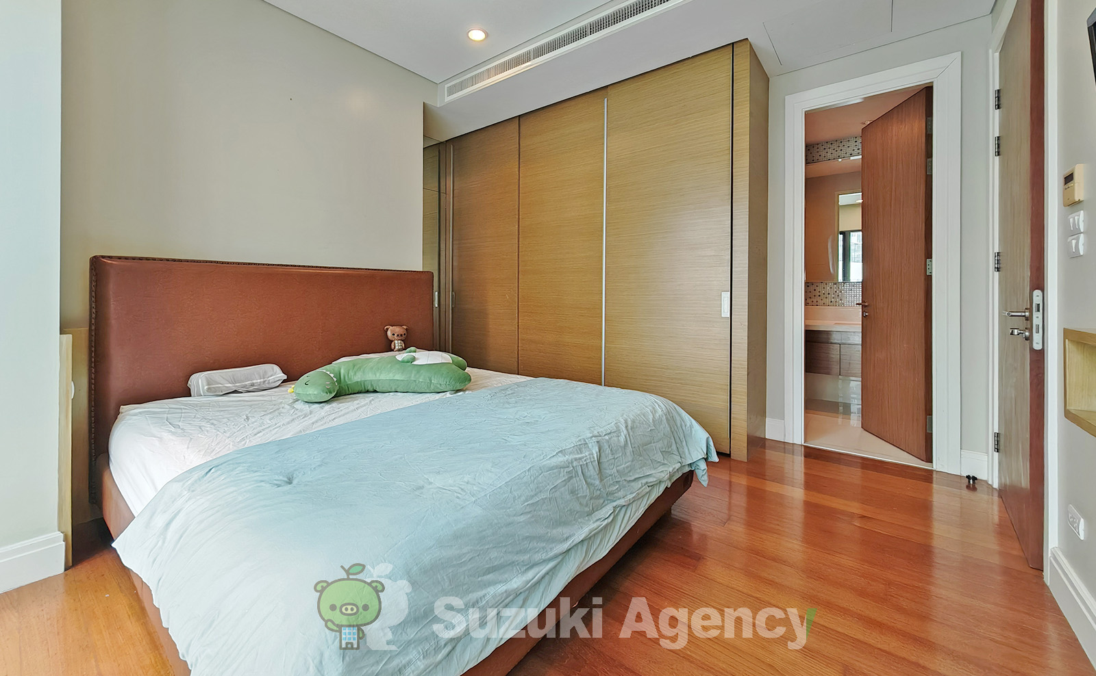Bright Sukhumvit 24 の写真