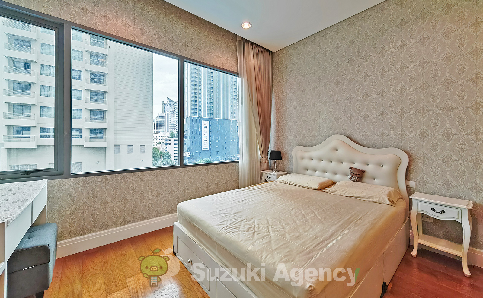 Bright Sukhumvit 24 の写真