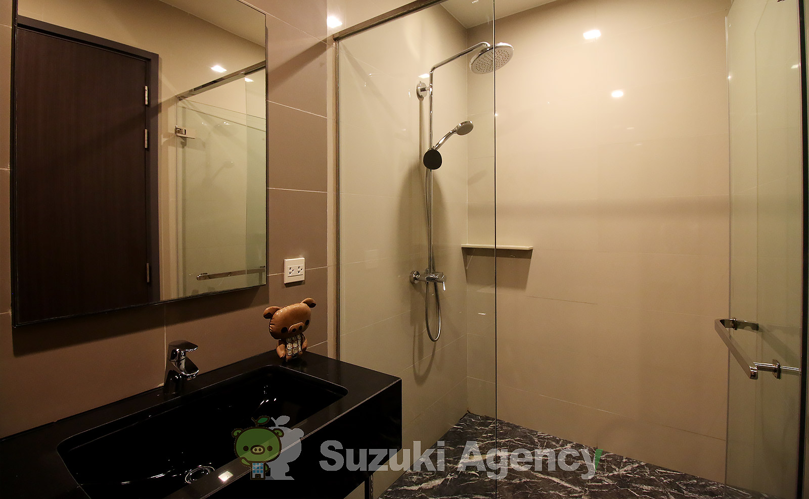 Edge Sukhumvit 23 の写真