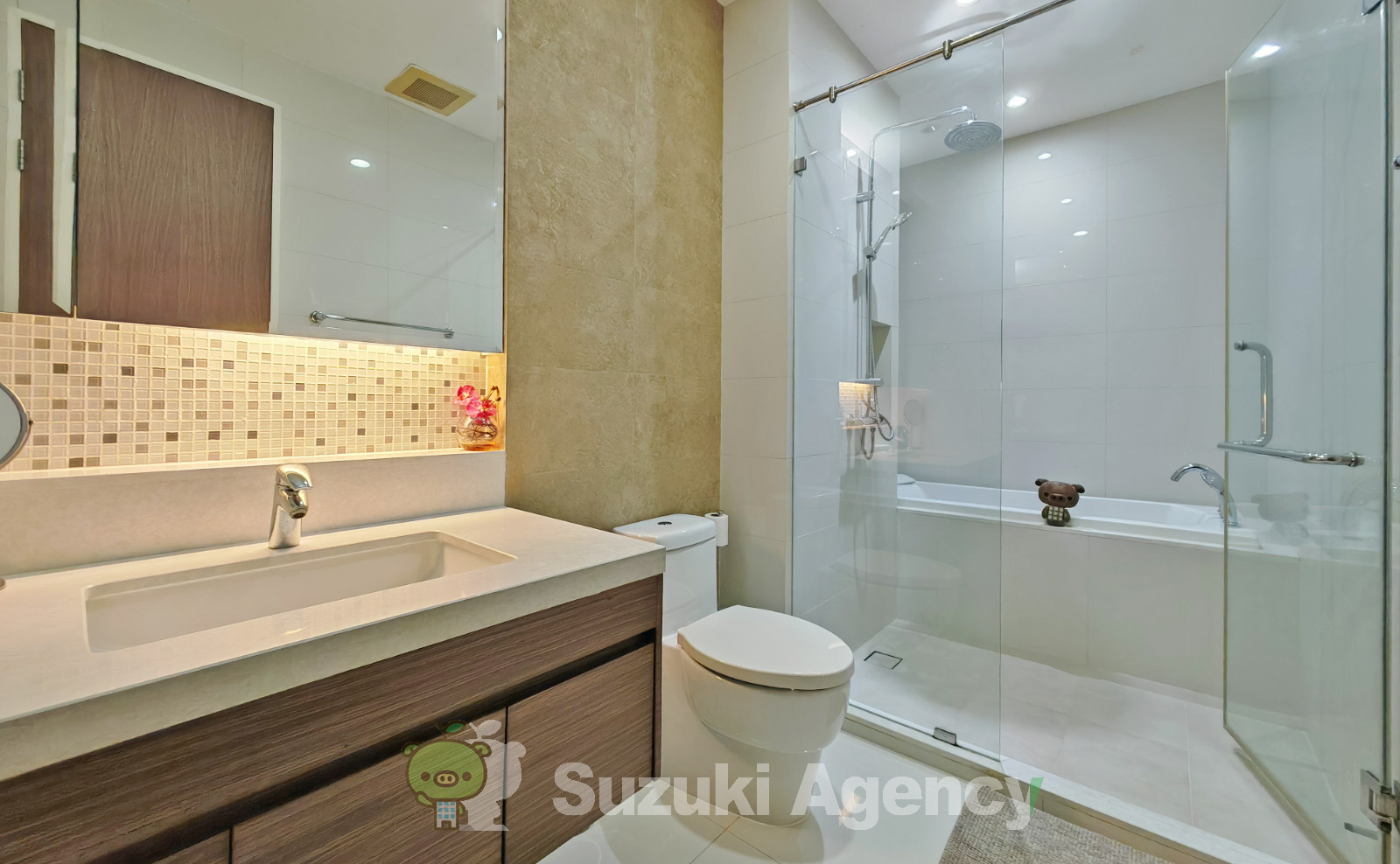 Bright Sukhumvit 24 の写真
