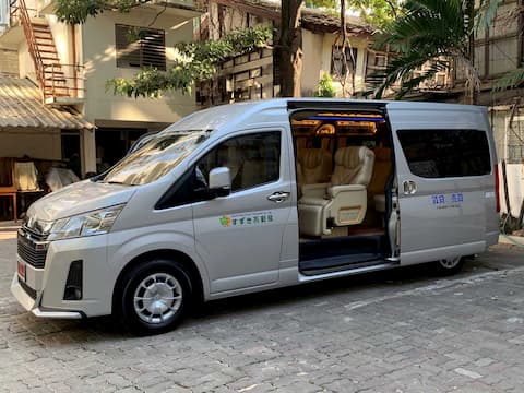 ご案内用車