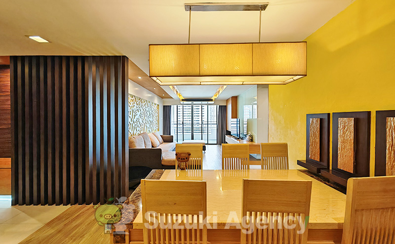 Acadamia Grand Tower